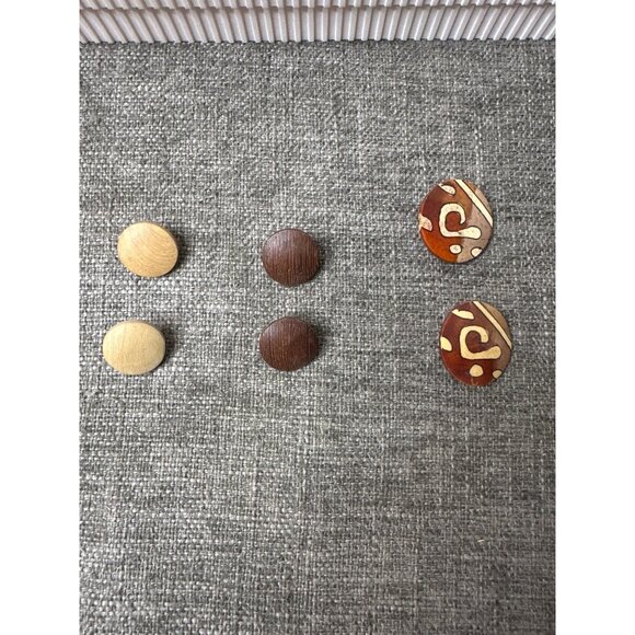 Vintage Clip-On Earrings Set Of 3 Wooden Tribal & Modern Designs Round Shape - Picture 5 of 5